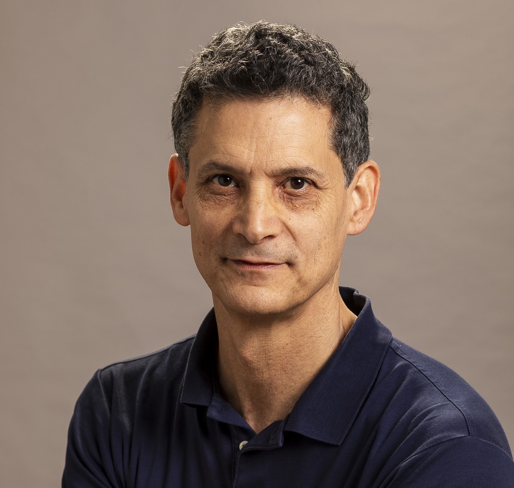 Professor Raziel Riemer